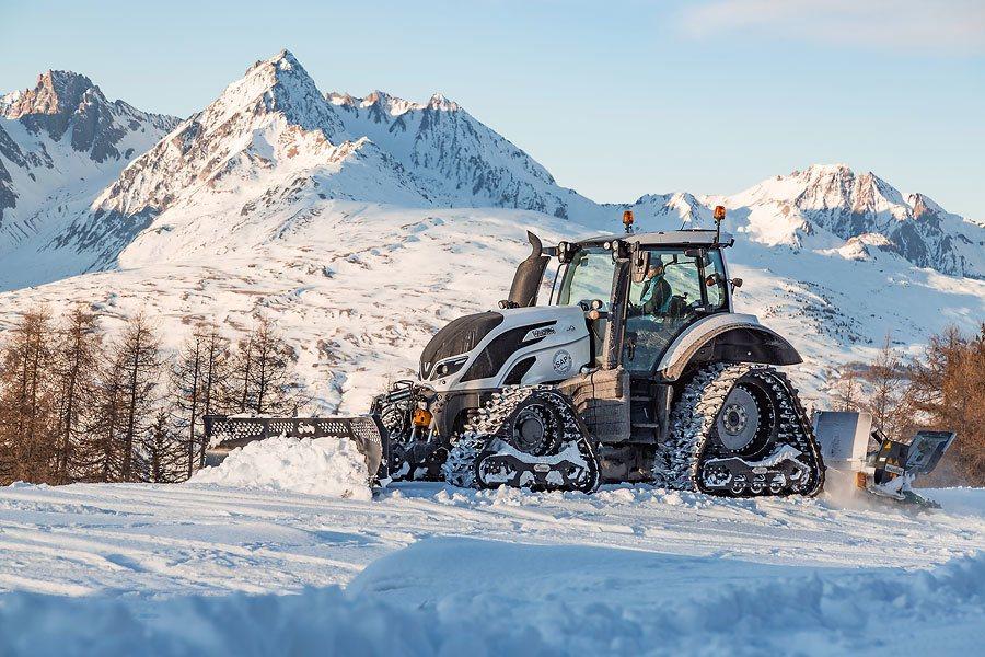 Valtra T214 Direct in Alpine ski resort