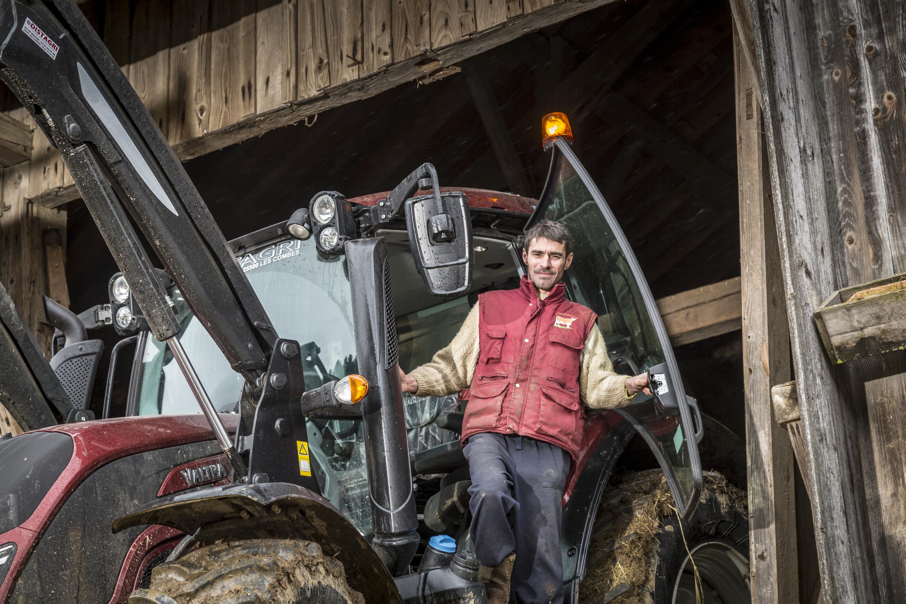 Jean-Louis Charbonnel, éléveur dans le Doubs et utilisateur Valtra